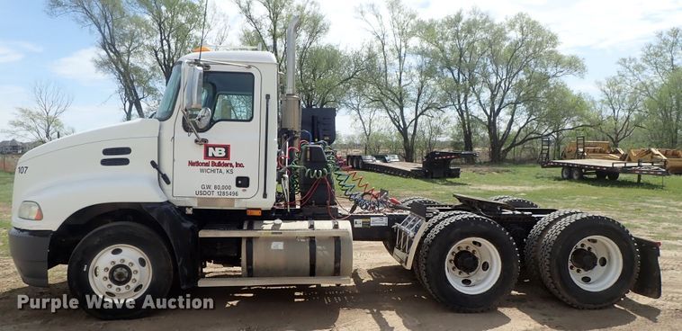 image for item DG3064 2006 Mack CXN semi truck