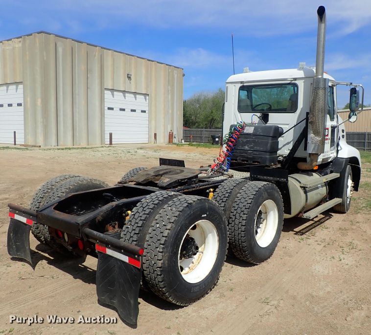 image for item DG3064 2006 Mack CXN semi truck