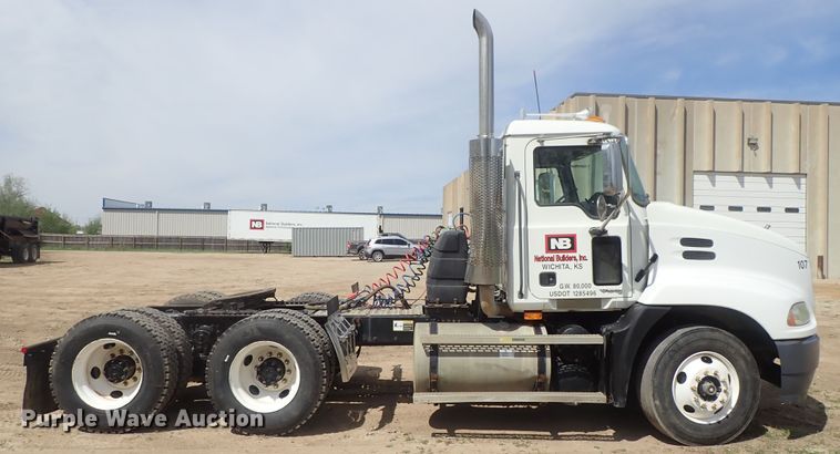 image for item DG3064 2006 Mack CXN semi truck