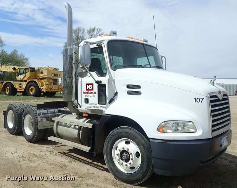 image for item DG3064 2006 Mack CXN semi truck