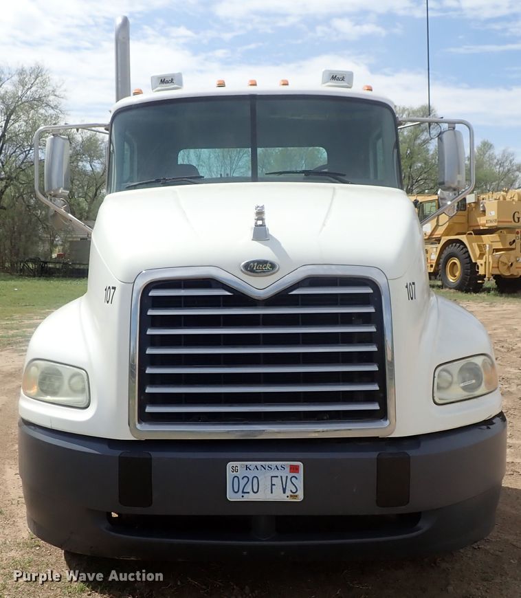 image for item DG3064 2006 Mack CXN semi truck