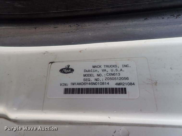 image for item DG3064 2006 Mack CXN semi truck