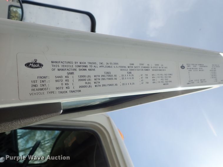 image for item DG3064 2006 Mack CXN semi truck