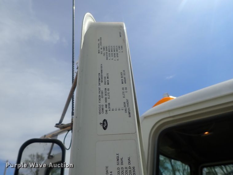 image for item DG3064 2006 Mack CXN semi truck