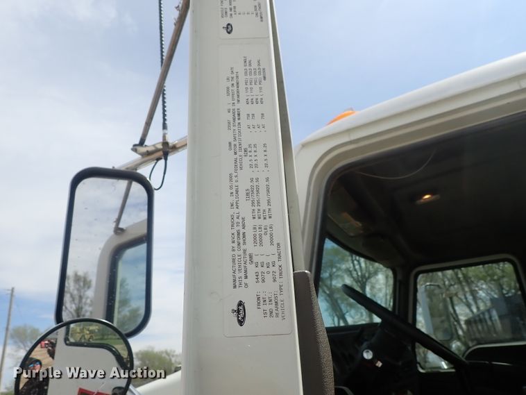 image for item DG3064 2006 Mack CXN semi truck