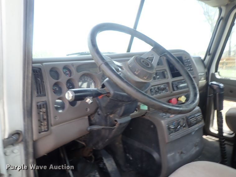 image for item DG3064 2006 Mack CXN semi truck