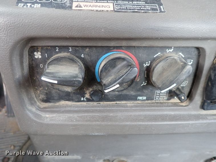 image for item DG3064 2006 Mack CXN semi truck