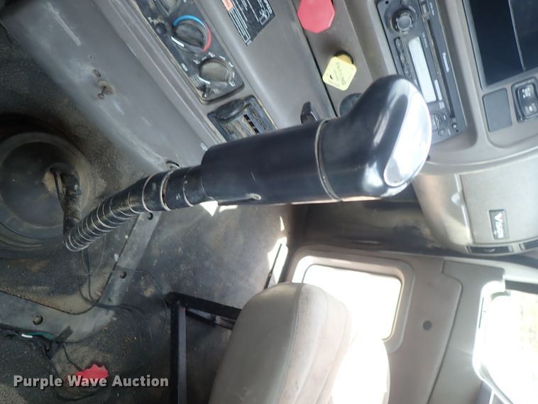 image for item DG3064 2006 Mack CXN semi truck