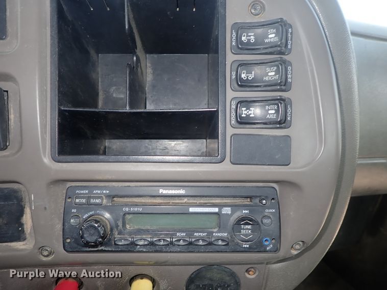 image for item DG3064 2006 Mack CXN semi truck