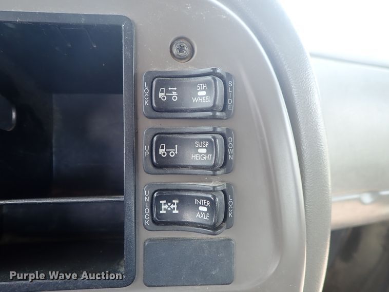 image for item DG3064 2006 Mack CXN semi truck