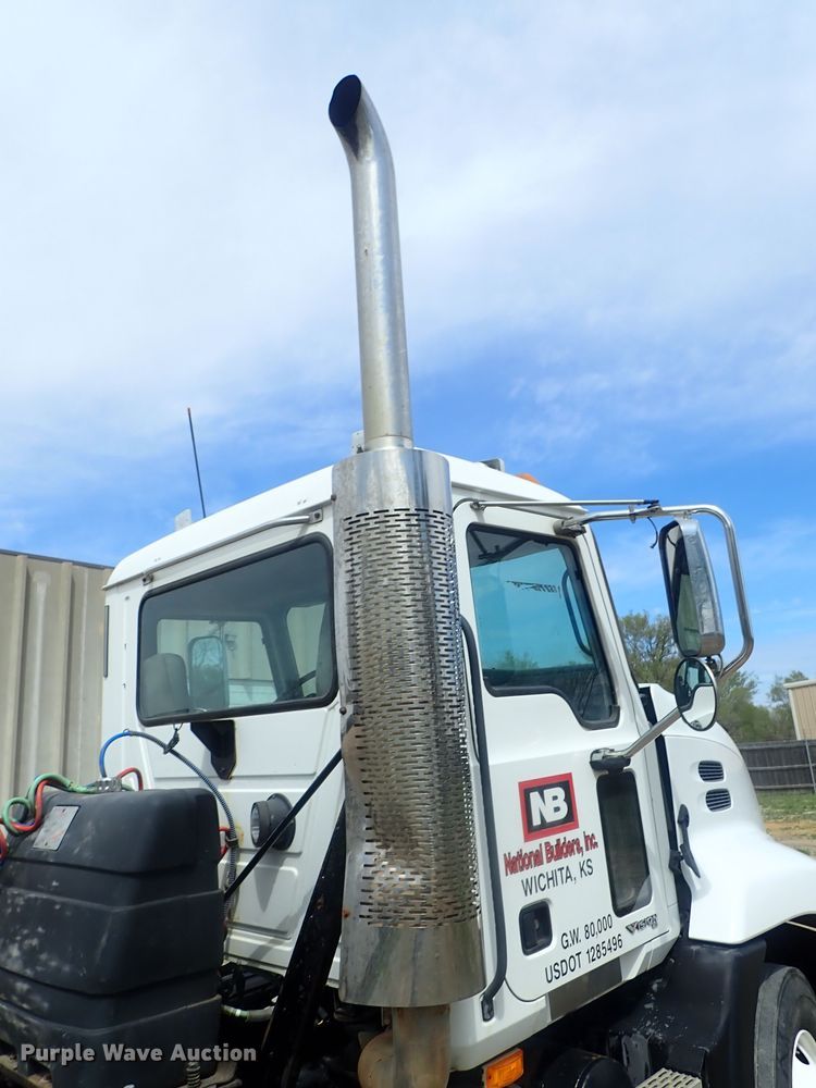 image for item DG3064 2006 Mack CXN semi truck