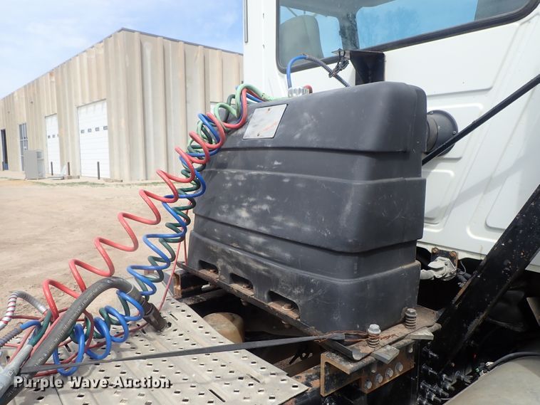 image for item DG3064 2006 Mack CXN semi truck