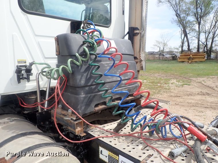 image for item DG3064 2006 Mack CXN semi truck