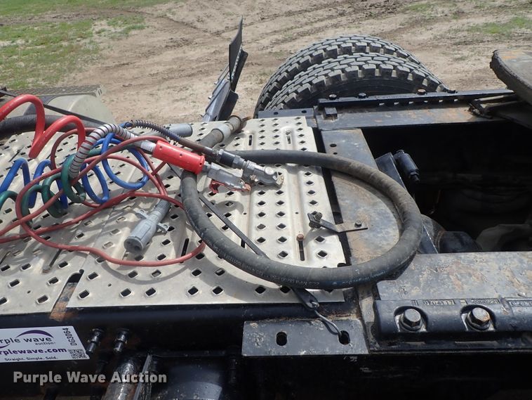 image for item DG3064 2006 Mack CXN semi truck