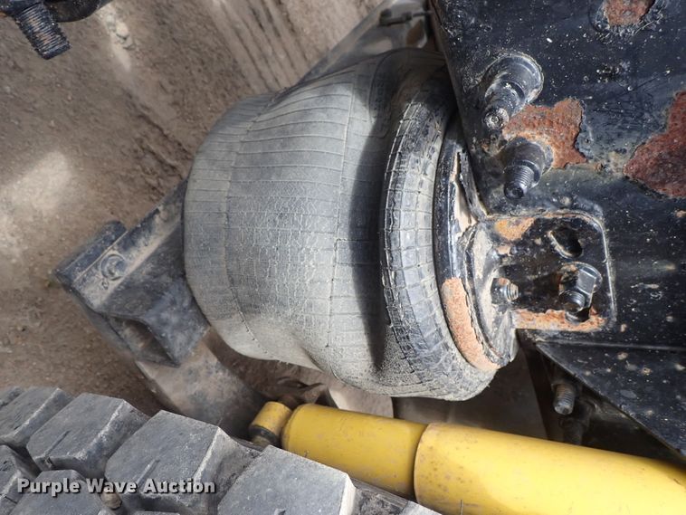 image for item DG3064 2006 Mack CXN semi truck