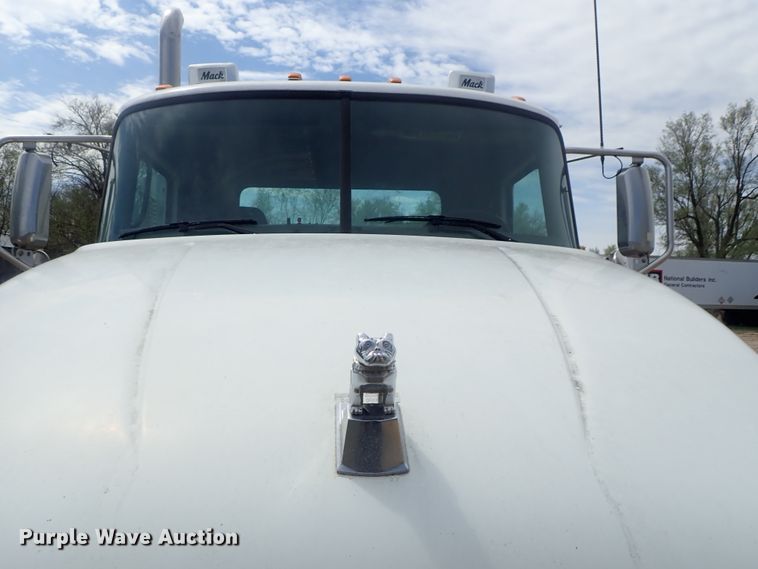 image for item DG3064 2006 Mack CXN semi truck