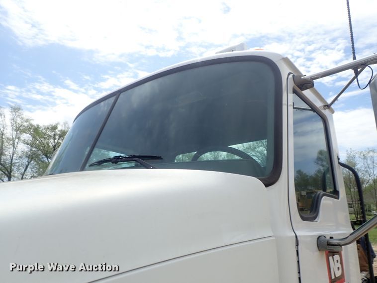 image for item DG3064 2006 Mack CXN semi truck