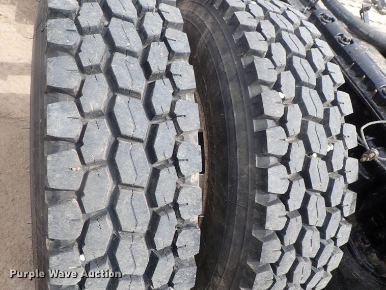 image for item DG3064 2006 Mack CXN semi truck