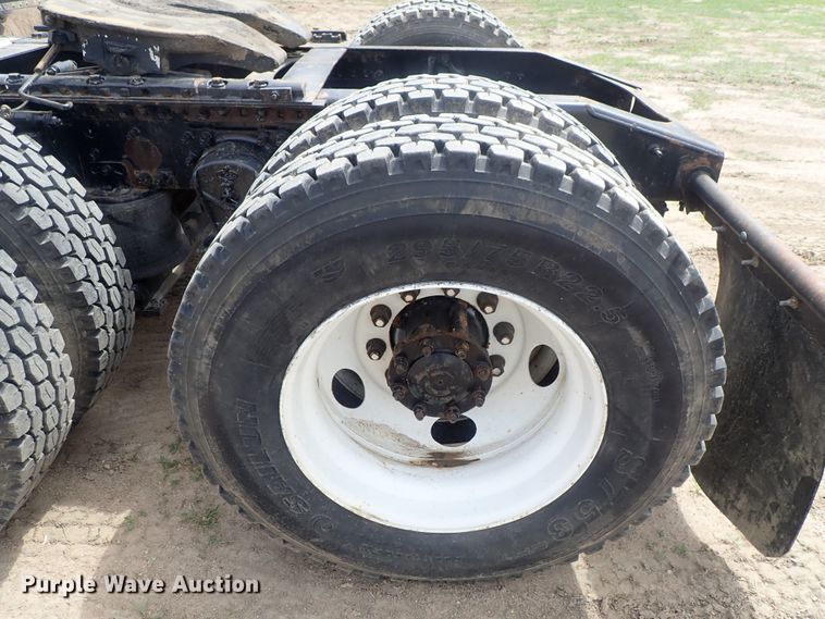 image for item DG3064 2006 Mack CXN semi truck