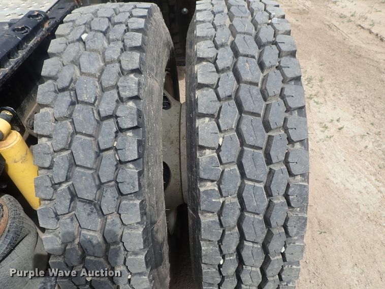 image for item DG3064 2006 Mack CXN semi truck