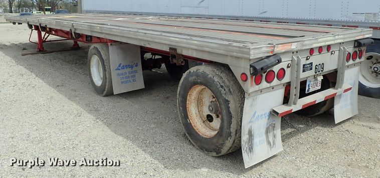 image for item DG3065 1994 Featherlite 1010 flatbed trailer