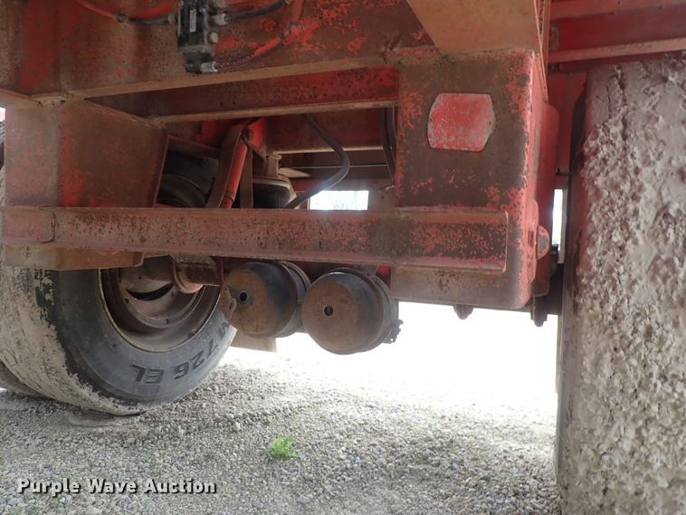 image for item DG3065 1994 Featherlite 1010 flatbed trailer