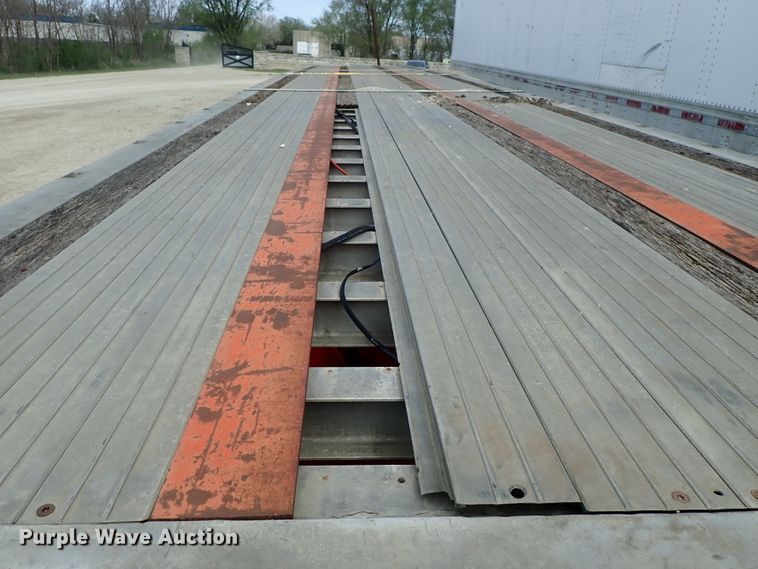 image for item DG3065 1994 Featherlite 1010 flatbed trailer