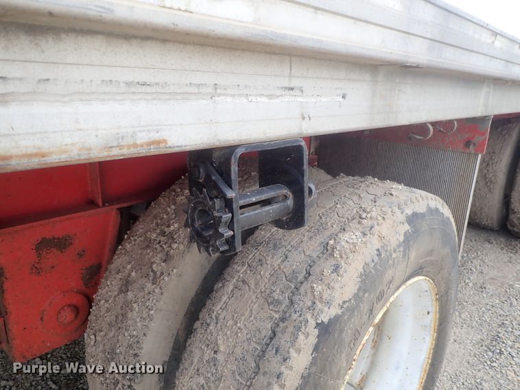 image for item DG3065 1994 Featherlite 1010 flatbed trailer