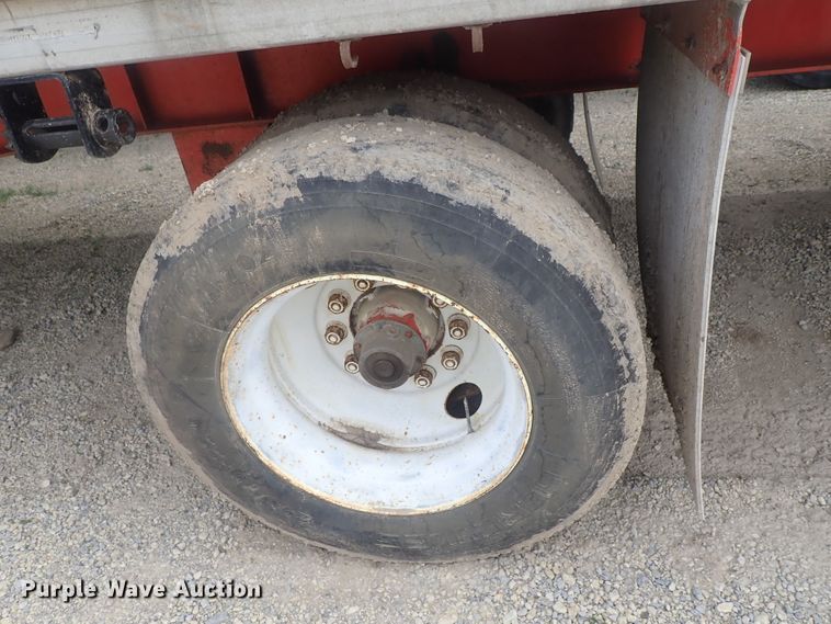 image for item DG3065 1994 Featherlite 1010 flatbed trailer