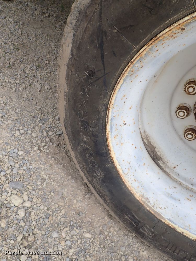 image for item DG3065 1994 Featherlite 1010 flatbed trailer