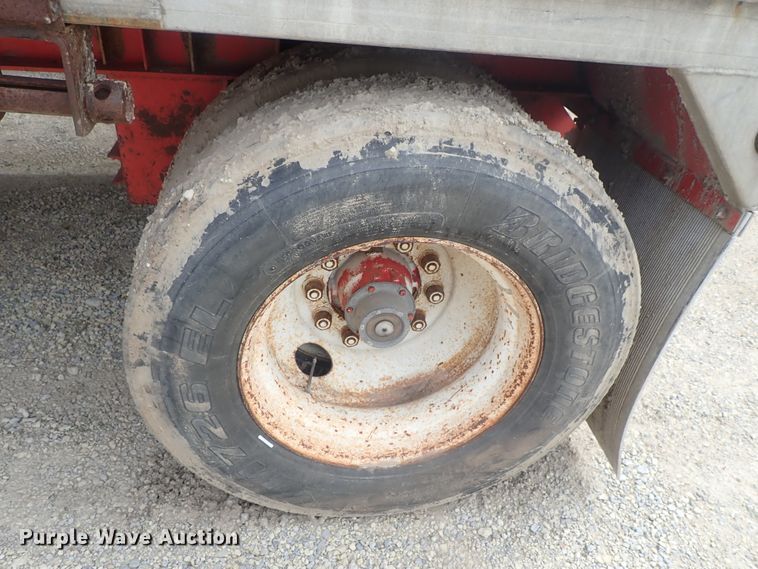 image for item DG3065 1994 Featherlite 1010 flatbed trailer