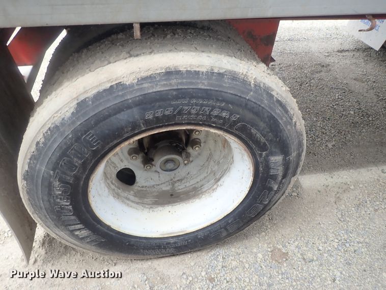 image for item DG3065 1994 Featherlite 1010 flatbed trailer