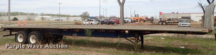 image for item DG3067 1996 Utility FS2CHAE flatbed trailer