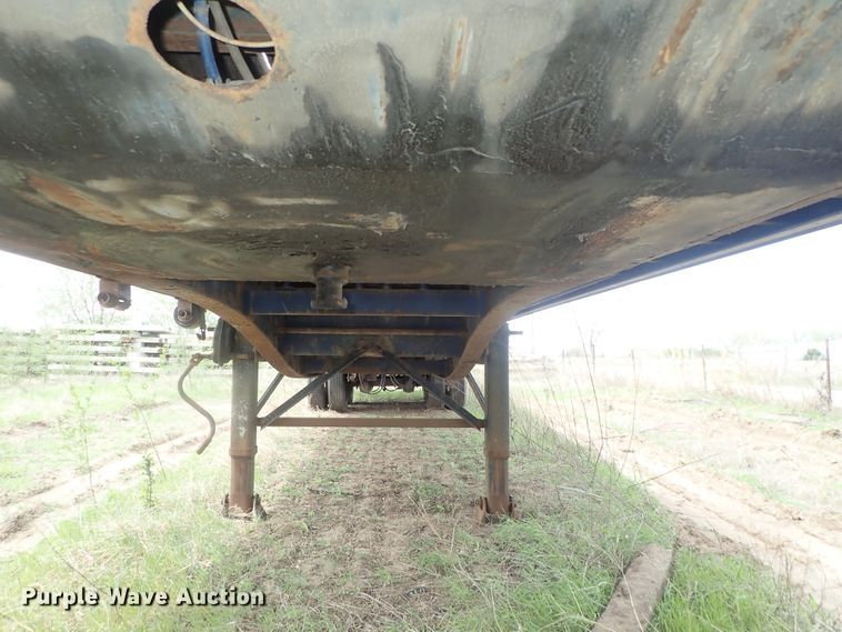 image for item DG3067 1996 Utility FS2CHAE flatbed trailer