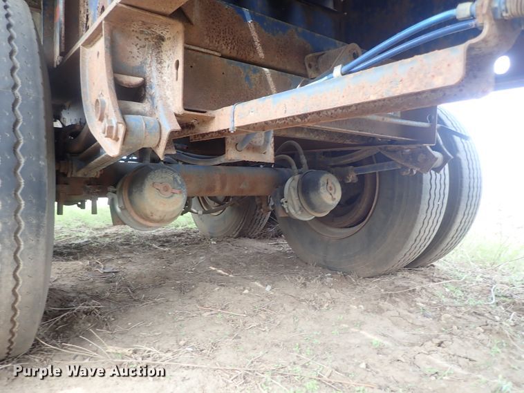 image for item DG3067 1996 Utility FS2CHAE flatbed trailer