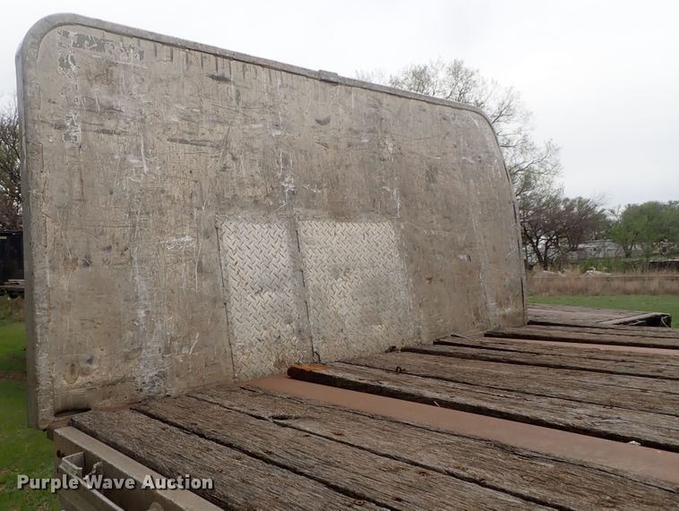 image for item DG3067 1996 Utility FS2CHAE flatbed trailer