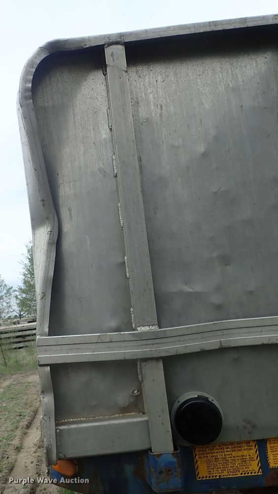 image for item DG3067 1996 Utility FS2CHAE flatbed trailer