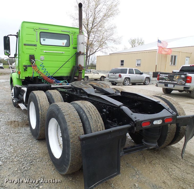 image for item DG5647 2007 Volvo VN semi truck