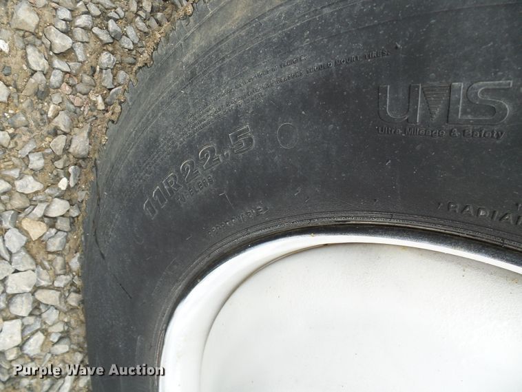 image for item DG5647 2007 Volvo VN semi truck