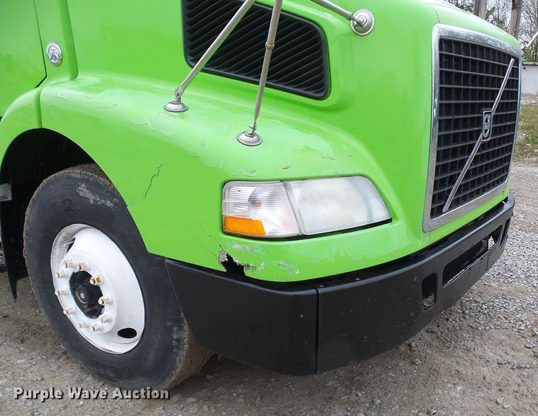 image for item DG5647 2007 Volvo VN semi truck