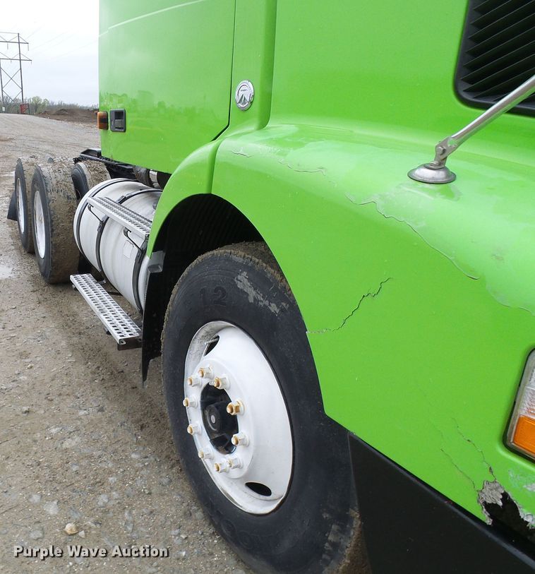 image for item DG5647 2007 Volvo VN semi truck