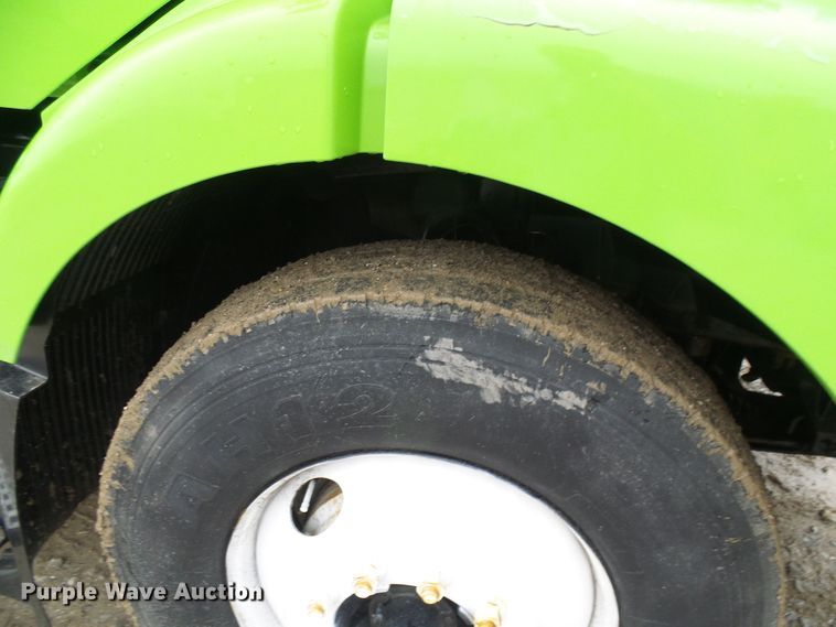 image for item DG5647 2007 Volvo VN semi truck