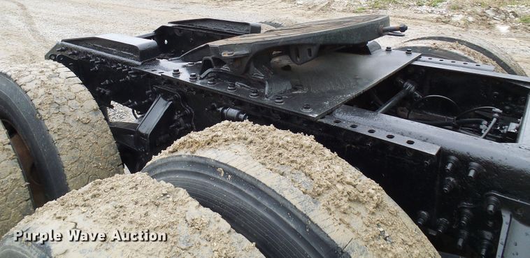 image for item DG5647 2007 Volvo VN semi truck