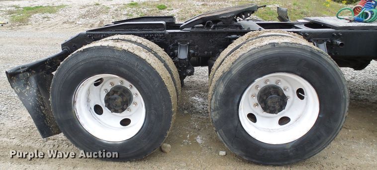 image for item DG5647 2007 Volvo VN semi truck