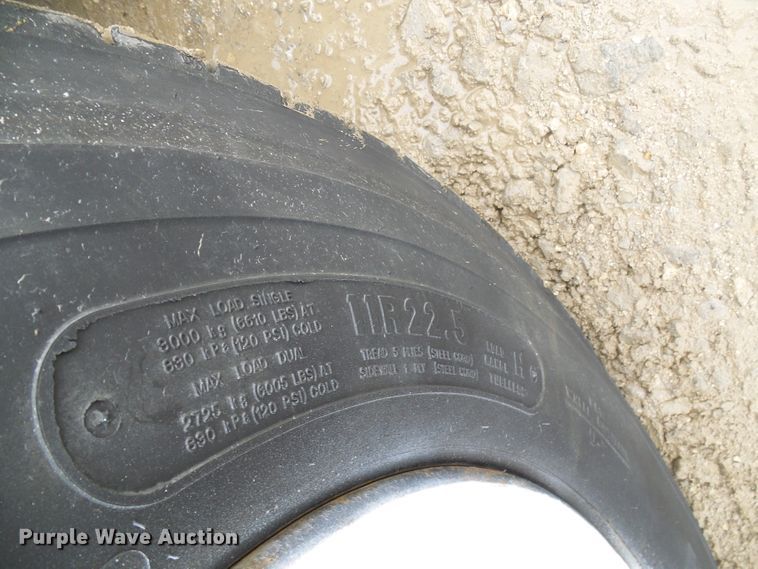 image for item DG5647 2007 Volvo VN semi truck