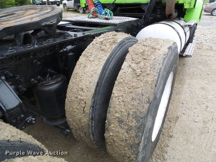 image for item DG5647 2007 Volvo VN semi truck