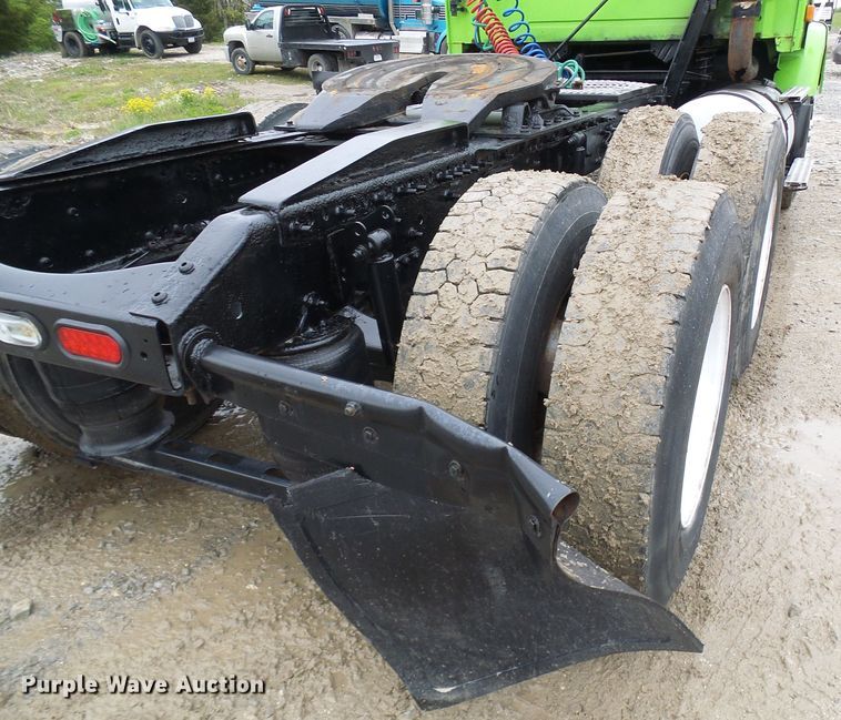 image for item DG5647 2007 Volvo VN semi truck