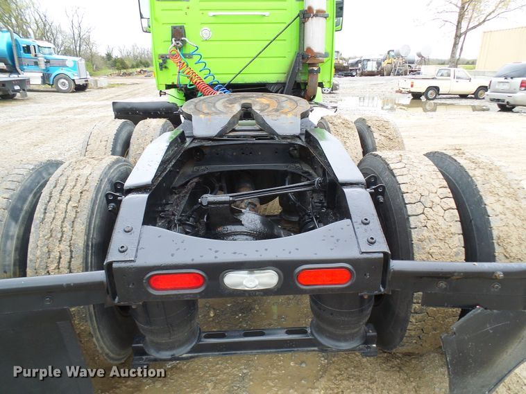 image for item DG5647 2007 Volvo VN semi truck