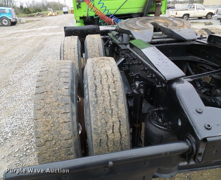 image for item DG5647 2007 Volvo VN semi truck