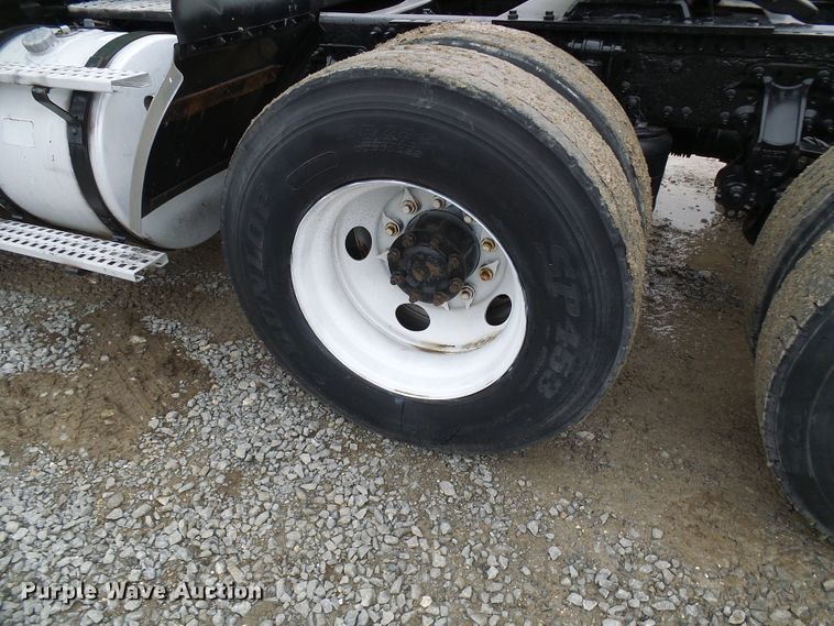 image for item DG5647 2007 Volvo VN semi truck